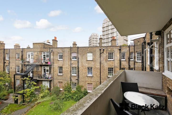 Superbly located, top floor three double bedroomed apartment  Tamar House - Kennington Lane, Kennington 